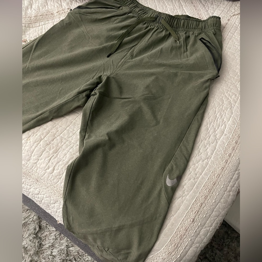 Nike Mens medium green joggers